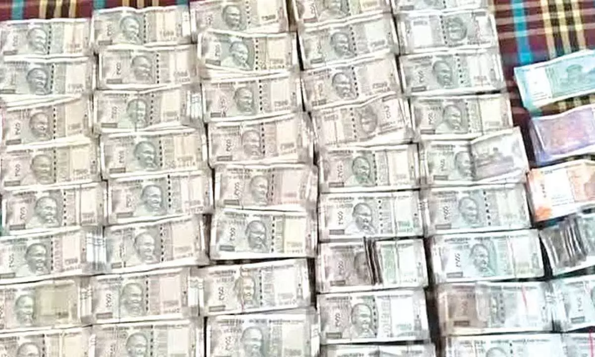 Vigilance raid on engineer unearths huge assets Vigilance raid on engineer unearths huge assets