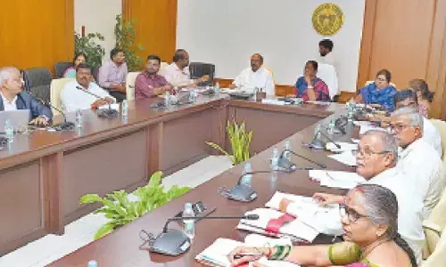 Surekha directs babus to take up digitalisation works in temples