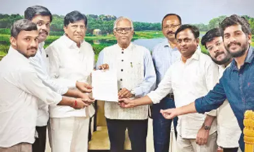 BRS leader Vinod demands 25 pc domicile quota in UoH admissions