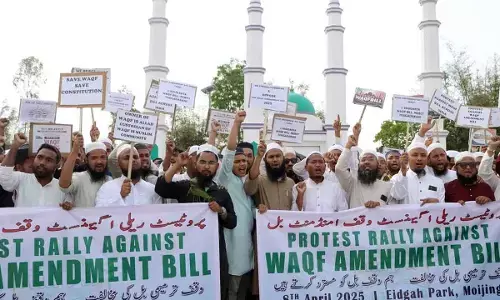 Waqf Case Hearing: Will Muslims be part of Hindu trusts, asks SC