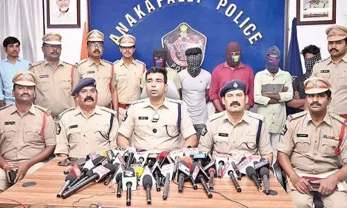 Six persons arrested for involving in thefts