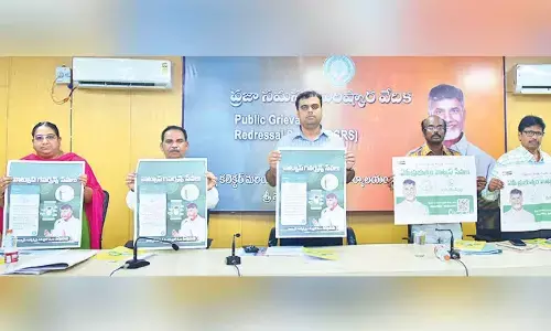 Collector urges public to embrace WhatsApp governance