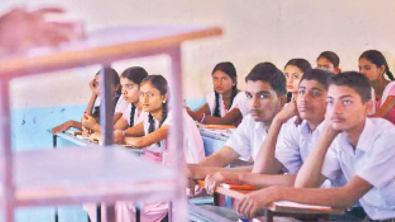 3-language formula: Hindi mandatory in Maharashtra schools 3-language formula: Hindi mandatory in Maharashtra schools