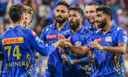 Bowlers shine as MI defeat SRH by 4-wkts