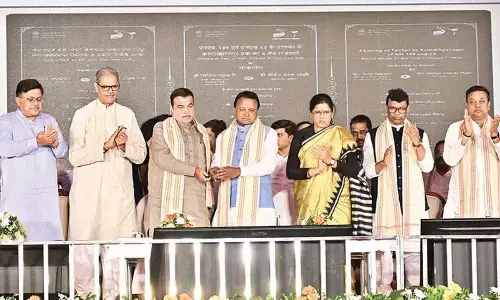 Gadkari unveils highway projects worth Rs 4K cr