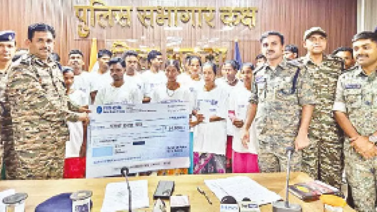 9 women among 22 Maoists surrender 9 women among 22 Maoists surrender