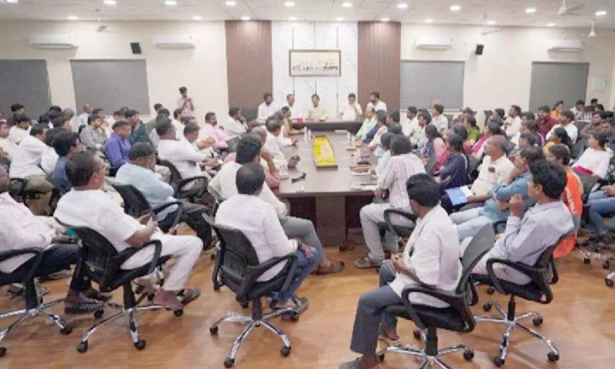 Minister urges YSRCP leaders to prioritise Nellore city’s development