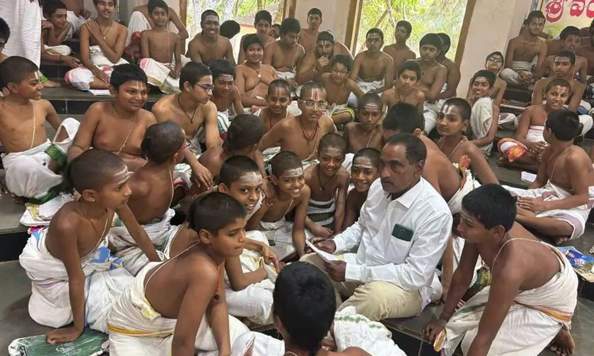 Ensure stress-free ecuation in Veda Patasala: State Commission Ensure stress-free ecuation in Veda Patasala: State Commission