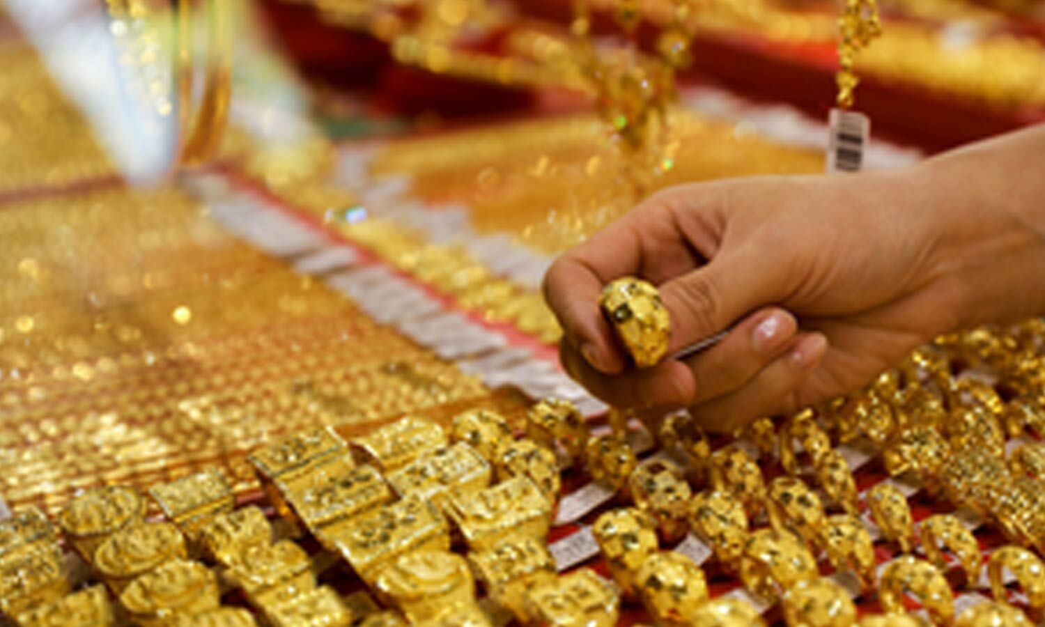 Gold Rates In Visakhapatnam Today Stable Check The Rates On 14 August 