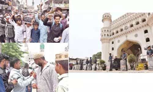With placards & slogans, Muslims call for withdrawal of new Waqf Act