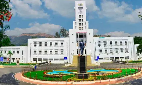 SVU reviews academic consultants’ performance