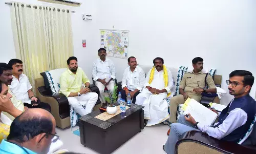 Collector welcomes dist in-charge Minister in Anantapur