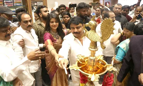 Actress Aishwarya Rajesh Grand Opening of Kanaka Vasthra Silks – A New Legacy in Kanjivaram Elegance at Kukatpally