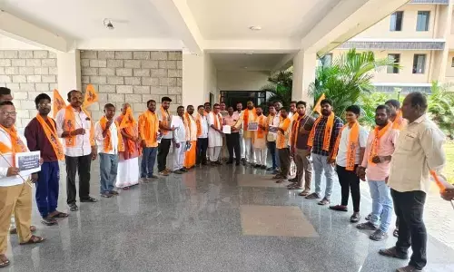 VHP and Bajrang Dal Demand President’s Rule in West Bengal, Stage Protest at Collector’s Office