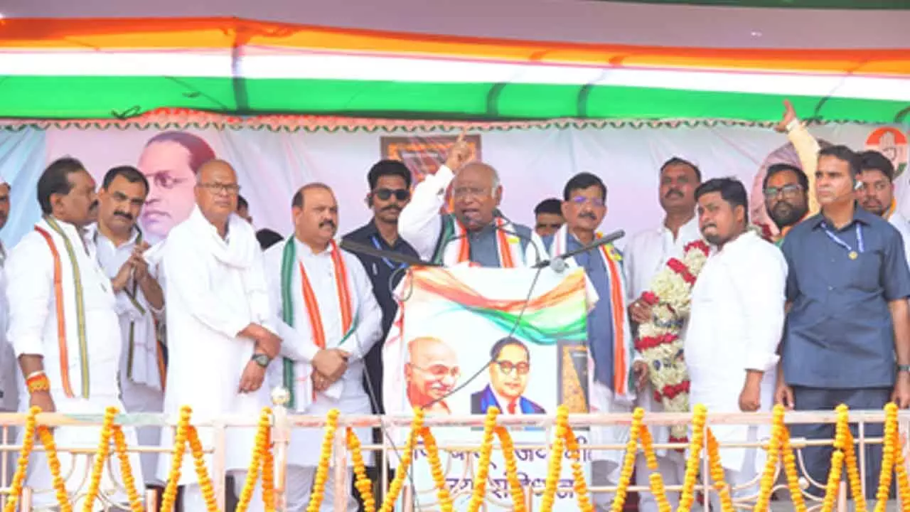 Kharge slams PM Modi over ED action, says Nitish Kumar switches sides to stay in power Kharge slams PM Modi over ED action, says Nitish Kumar switches sides to stay in power