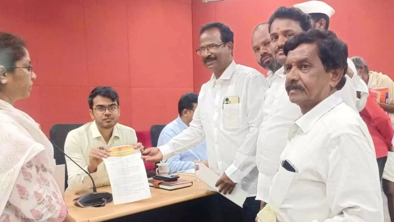 Mahabubnagar Fishermen Demand Urgent Reforms, Highlight Revenue Disputes Over Village Ponds Mahabubnagar Fishermen Demand Urgent Reforms, Highlight Revenue Disputes Over Village Ponds