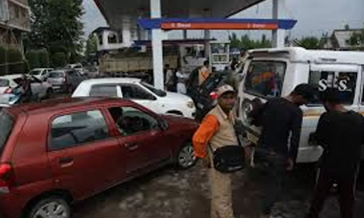 Panic buying of petrol,diesel in Kashmir