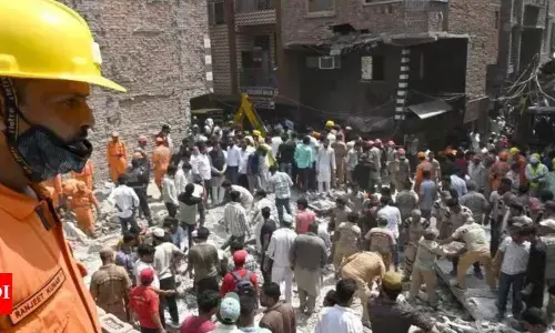 Delhi BJP urges MCD to demolish  ‘dangerous’ 5th and 6th floors of buildings