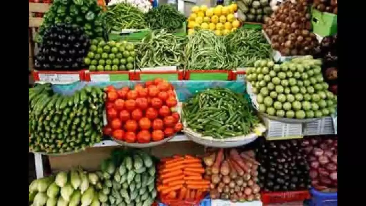 Veg traders observe bandh as business goes to smaller markets Veg traders observe bandh as business goes to smaller markets