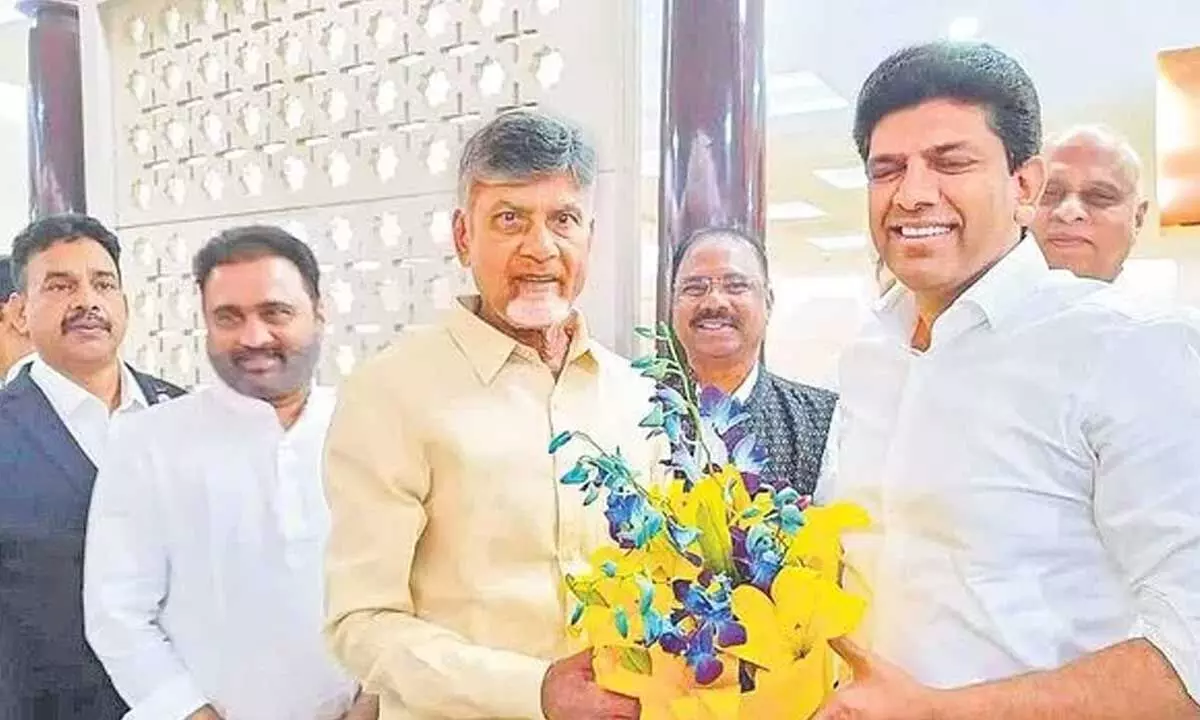 Chandrababu returns to Delhi after foreign tour, to meet union ministers today Chandrababu returns to Delhi after foreign tour, to meet union ministers today