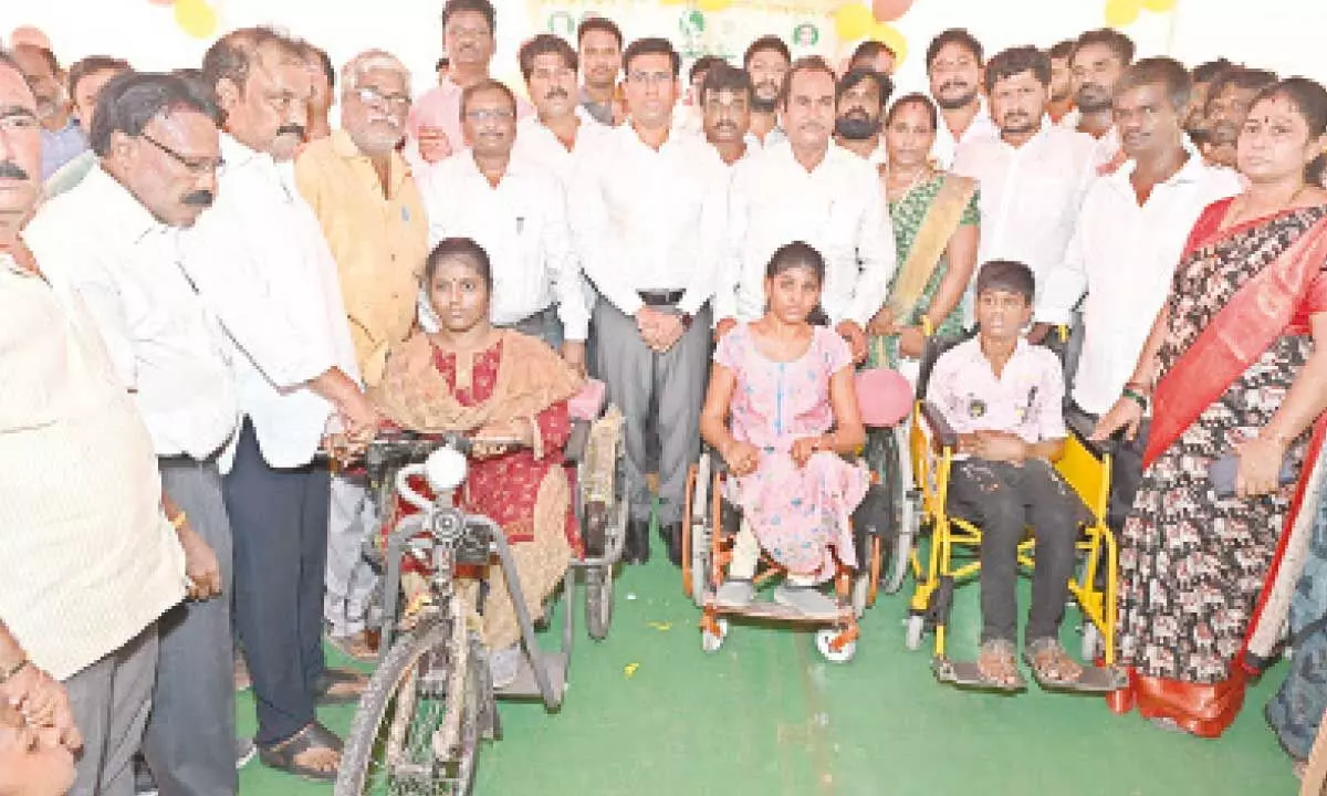 Parents should be pillars of strength for their children: Collector Parents should be pillars of strength for their children: Collector