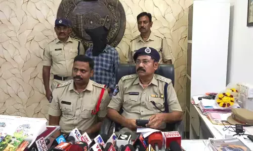 Fake Naxalite who threatens bigwigs held