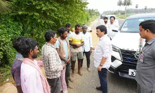 Tourism Minister interacts with farmers on paddy procurement