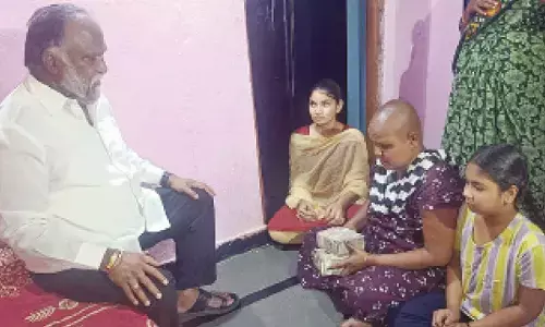 Jagga Reddy extends Rs 10L help to cancer patient