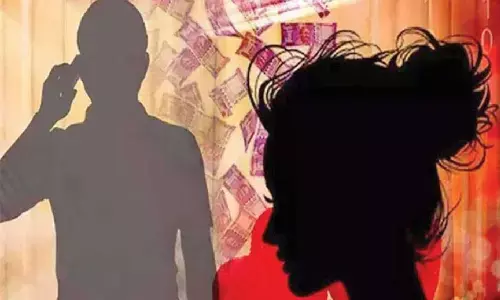 Hindupur woman blackmailed over daughter’s video