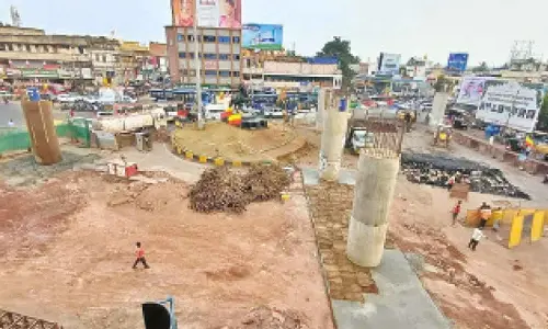 Severe traffic disruptions due to construction work at Chennamma Circle