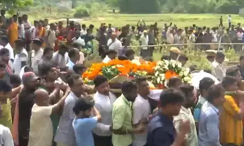 Minor boy lights funeral pyre of father killed in Pahalgam