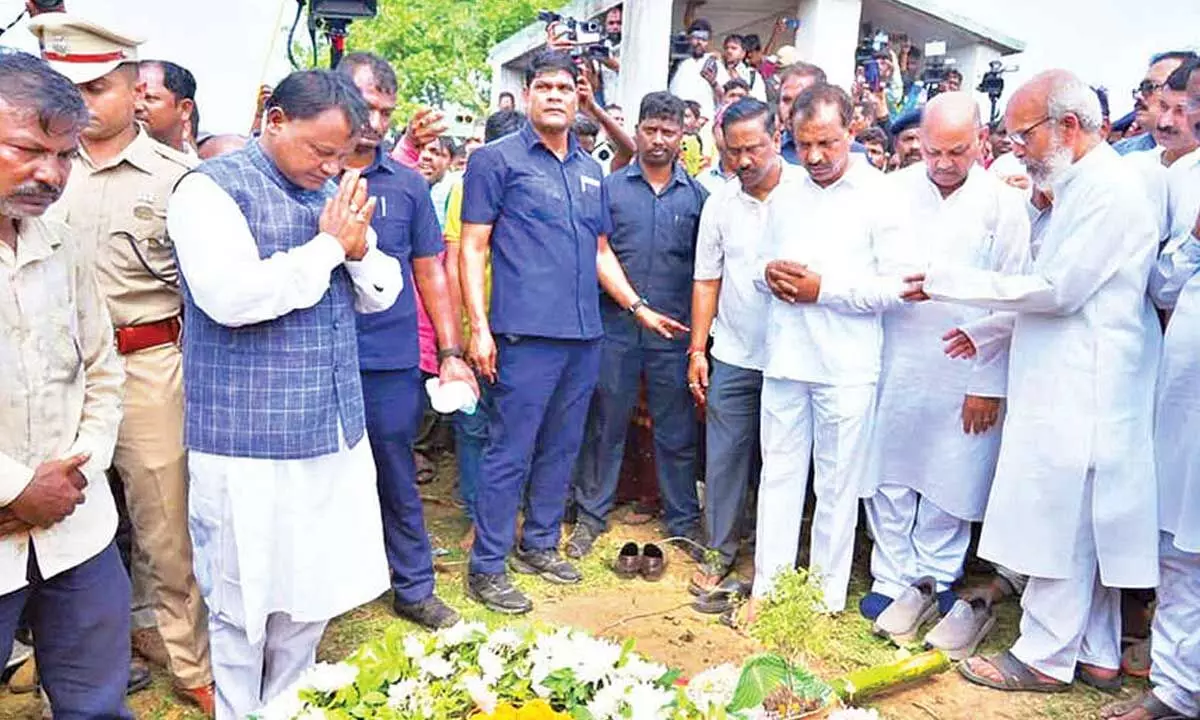 Minor son lights funeral pyre of Prashant Minor son lights funeral pyre of Prashant