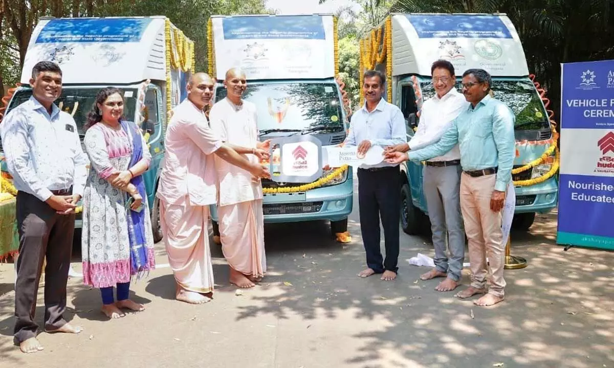 HUDCO donates EVs, kitchen equipment worth Rs 88 lakh to Akshaya Patra