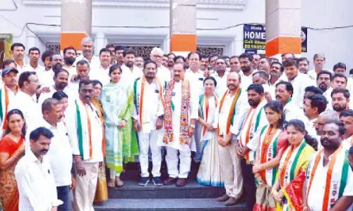 Mass defections from BRS to Cong in Palakurthi