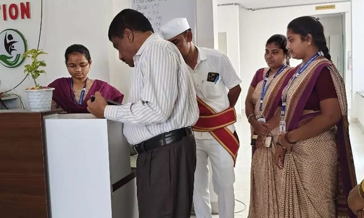 1st Additional District Judge S. Ravi Kumar Inspects Bharosa Centre in Gadwal