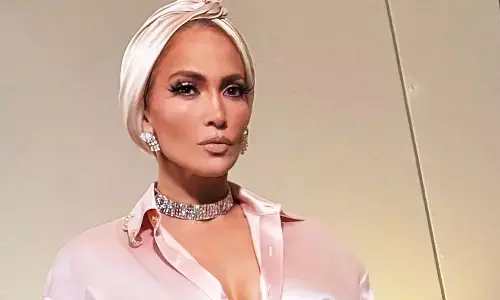 Jennifer Lopez rocks in colour pink as she drips in diamonds in new fashion post