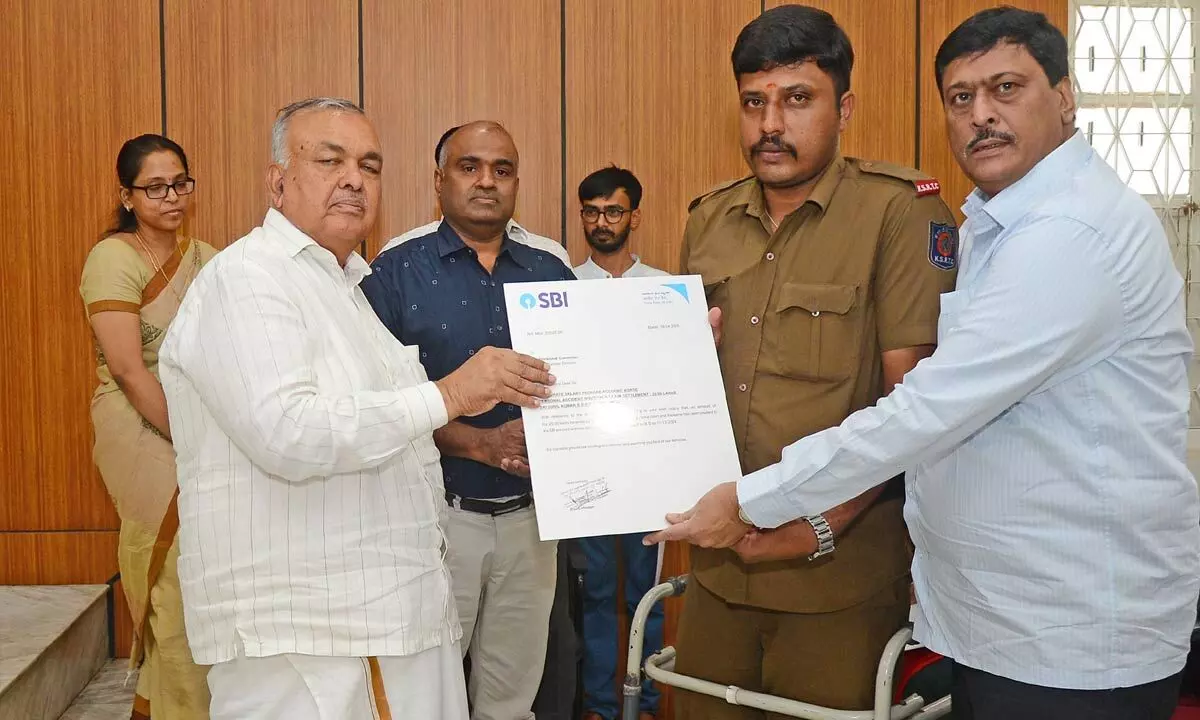 First of its kind, KSRTC pays Rs 25 lakh compensation to employee First of its kind, KSRTC pays Rs 25 lakh compensation to employee