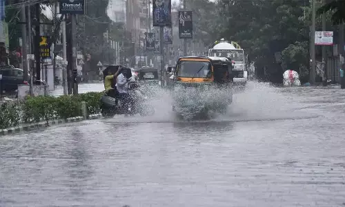 Heavy Rains lash parts of Kurnool in Andhra Pradesh