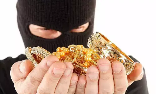 Gold ornaments stolen aboard Godavari Express; Secunderabad GRP begins probe