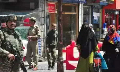 Kashmir Closes Tourist Sites Amid Fresh Terror Threat Warnings