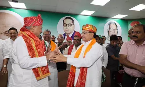 Nitish Kumar honours his party’s leaders during Danveer Bhamashah’s birth anniversary celebrations