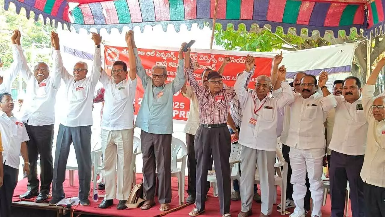 Retd employees demand immediate payment of dues Retd employees demand immediate payment of dues