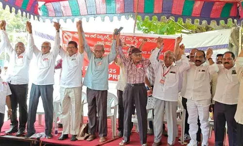 Retd employees demand immediate payment of dues