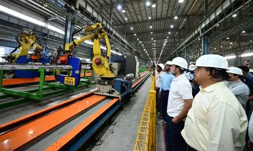 Rahul discusses projects in Raebareli, to visit Amethi today