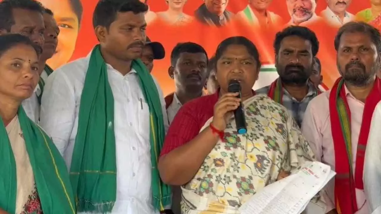 Hold talks with Naxals, Seethakka urges Centre