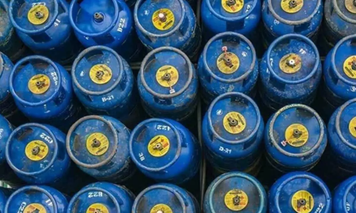 Oil firms slash commercial LPG, jet fuel prices Oil firms slash commercial LPG, jet fuel prices