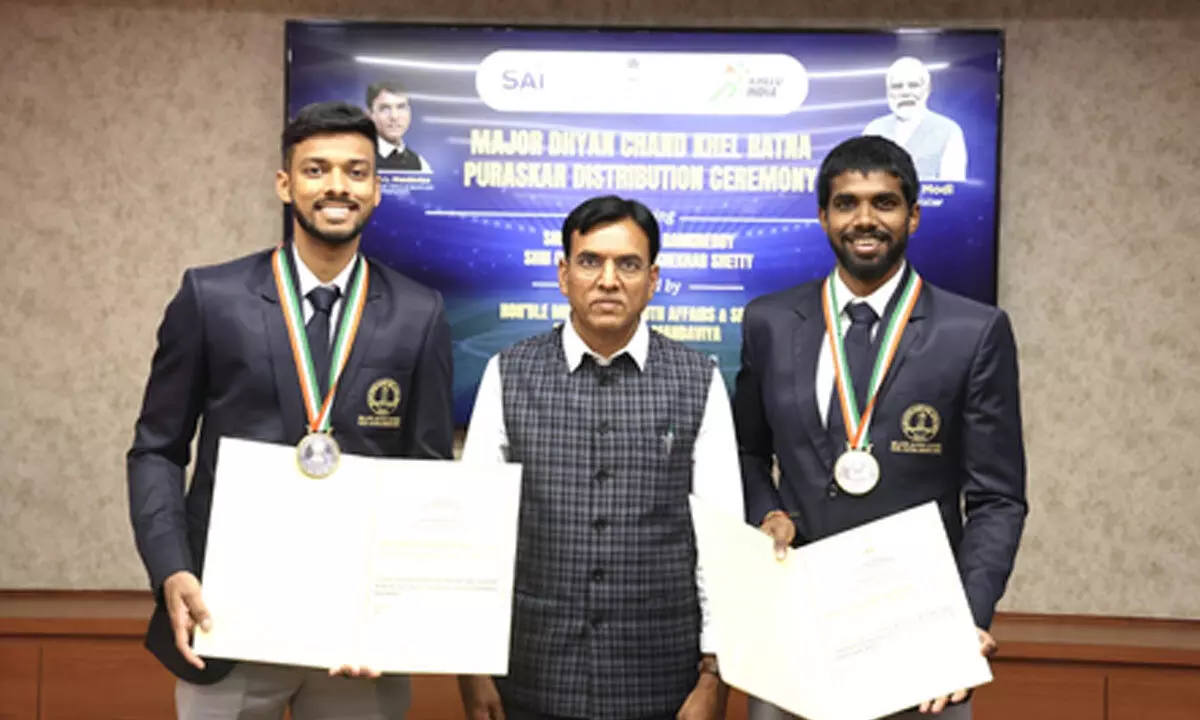 Sports Minister Mandaviya presents Khel Ratna award to Satwik-Chirag in New Delhi Sports Minister Mandaviya presents Khel Ratna award to Satwik-Chirag in New Delhi