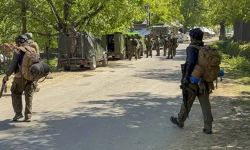 Pakistan resorts to unprovoked firing on J&K LoC for 7th consecutive day