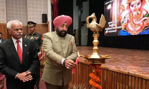 Guv calls for making road safety a mass movement