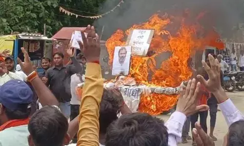 BJP workers burn effigy of Rahul during his Amethi visit